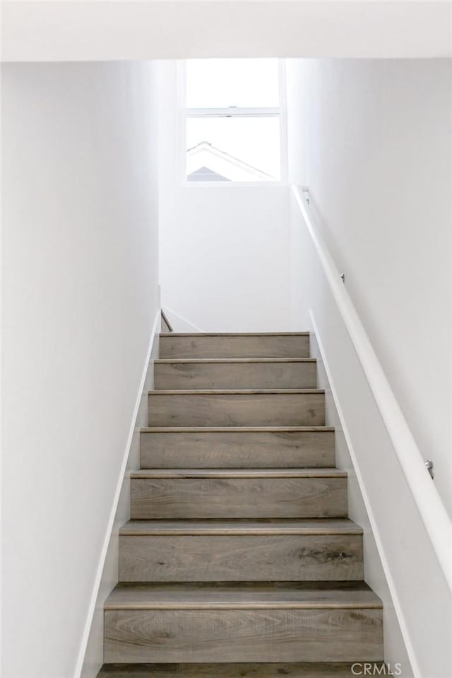 312 35th St, Newport Beach, CA 92663 - view of stairs