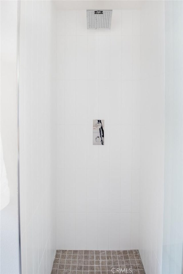 312 35th St, Newport Beach, CA 92663 - full bathroom featuring a tile shower
