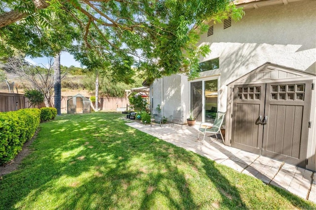 3374 Avocado Vista Ln, Fallbrook, CA 92028 - view of yard with a patio