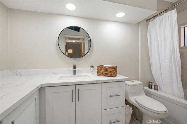 17191 Corbina Ln Unit 109, Huntington Beach, CA 92649 - full bathroom with vanity, shower / tub combo with curtain, toilet, and recessed lighting