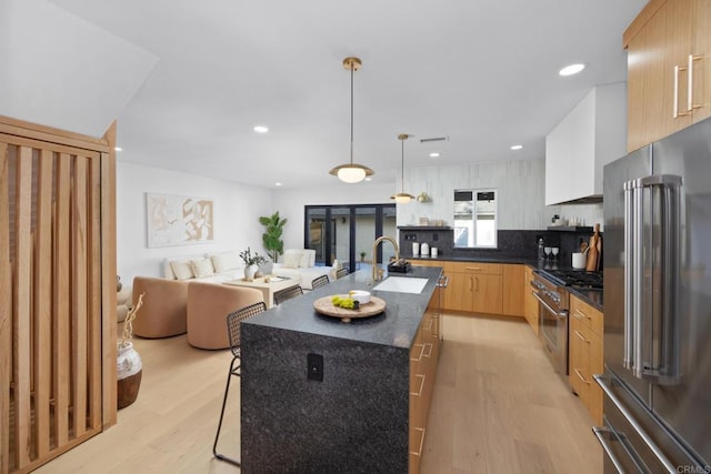 3852 Bledsoe Ave, Los Angeles, CA 90066 - kitchen featuring high quality appliances, a sink, modern cabinets, light wood-style floors, and a kitchen breakfast bar