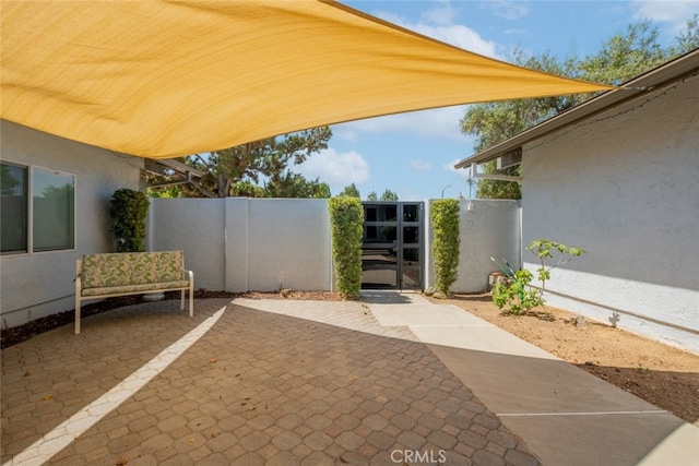 19941 Hiawatha St, Chatsworth, CA 91311 - view of patio / terrace with a gate