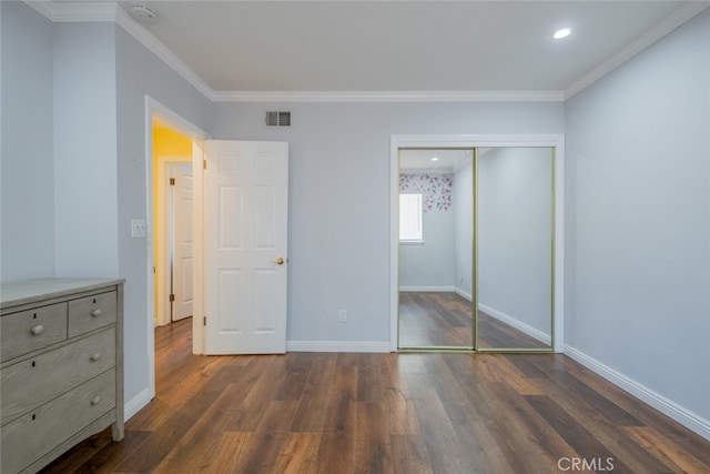 19941 Hiawatha St, Chatsworth, CA 91311 - unfurnished bedroom featuring dark wood-type flooring, baseboards, a closet, ornamental molding, and recessed lighting