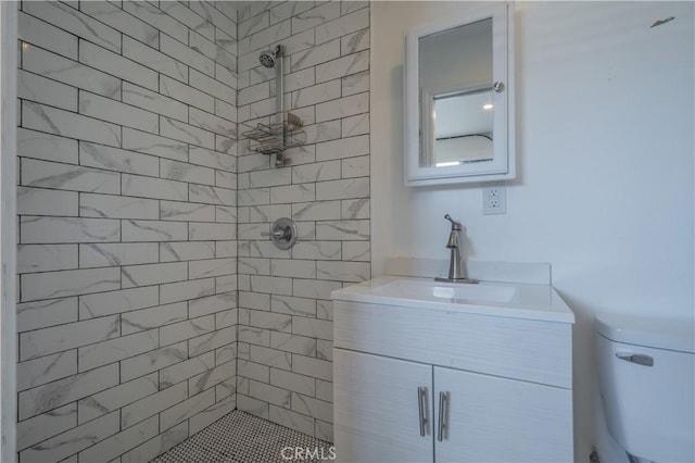 9551 Barkerville Ave, Whittier, CA 90605 - full bathroom featuring tiled shower, vanity, and toilet