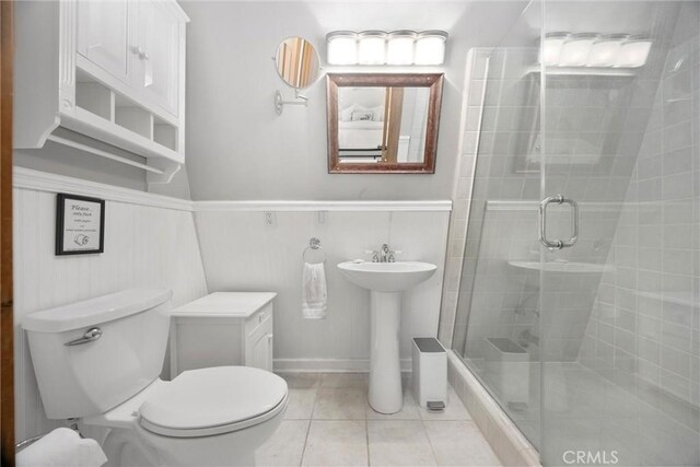2320 Maplewood Way, Pine Mountain Club, CA 93222 - full bath with toilet, a shower stall, a wainscoted wall, tile patterned floors, and a sink