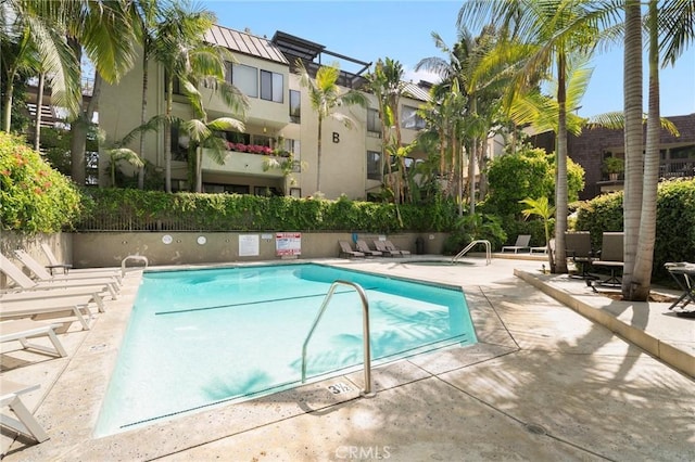 950 N Kings Rd Unit 160, West Hollywood, CA 90069 - community pool with a patio