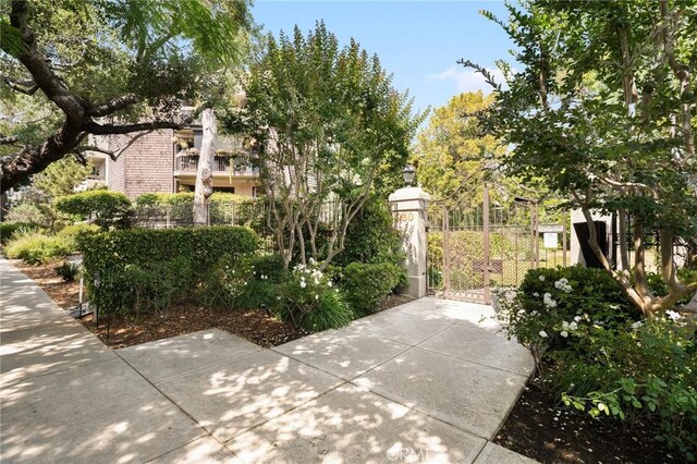 950 N Kings Rd Unit 160, West Hollywood, CA 90069 - view of gate