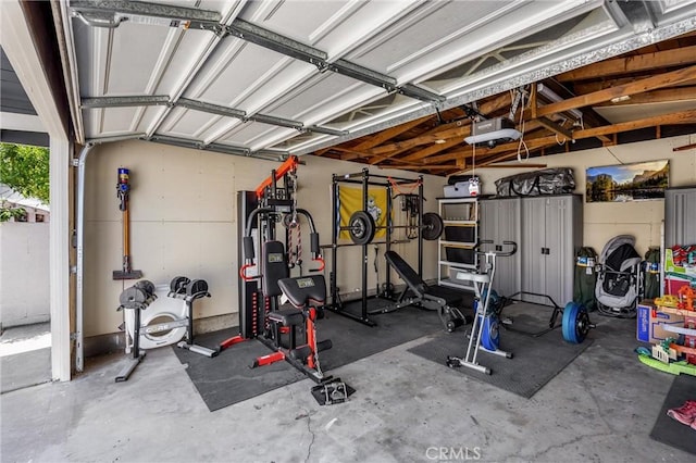 5345 Kenwood Ave, Buena Park, CA 90621 - workout area with a garage