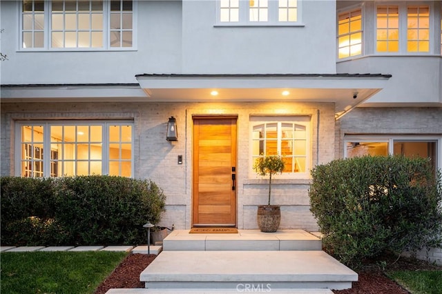 425 Tustin Ave, Newport Beach, CA 92663 - entrance to property featuring stucco siding