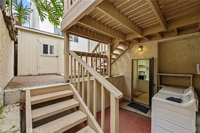 1634 Bayview Dr, Hermosa Beach, CA 90254 - view of stairway