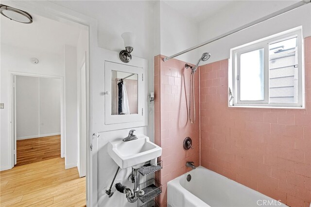 1634 Bayview Dr, Hermosa Beach, CA 90254 - full bath featuring shower / tub combo, a sink, and wood finished floors