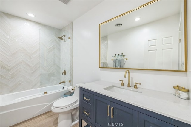 2665 E Vincentia Rd, Palm Springs, CA 92262 - full bath with vanity, toilet, washtub / shower combination, wood finished floors, and recessed lighting