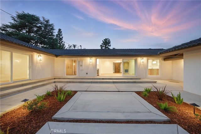 830 Huerta Verde Rd, Glendora, CA 91741 - entrance to property with a patio area, stucco siding, and a tile roof