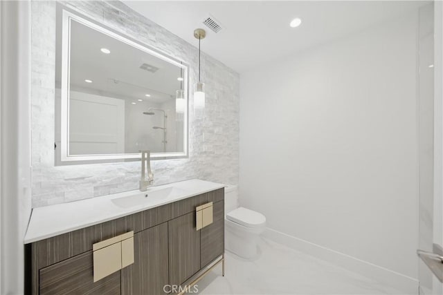 830 Huerta Verde Rd, Glendora, CA 91741 - full bathroom featuring vanity, a walk in shower, toilet, recessed lighting, and tile walls