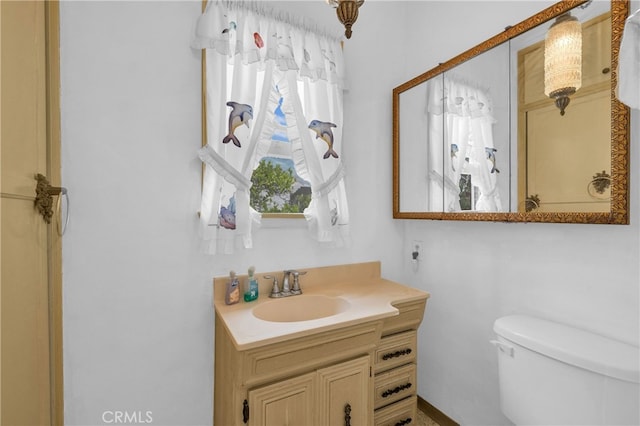 2121 Westminster Ave, Alhambra, CA 91803 - bathroom with toilet and vanity