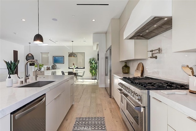 622 1st Pl, Hermosa Beach, CA 90254 - kitchen with high end appliances, a sink, modern cabinets, premium range hood, and white cabinets