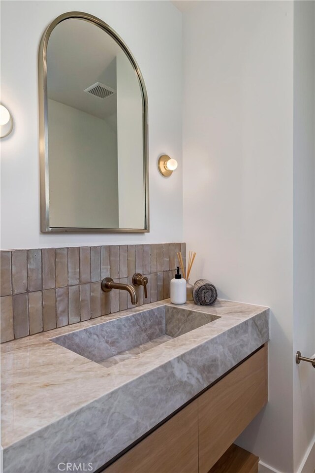 622 1st Pl, Hermosa Beach, CA 90254 - bathroom featuring vanity