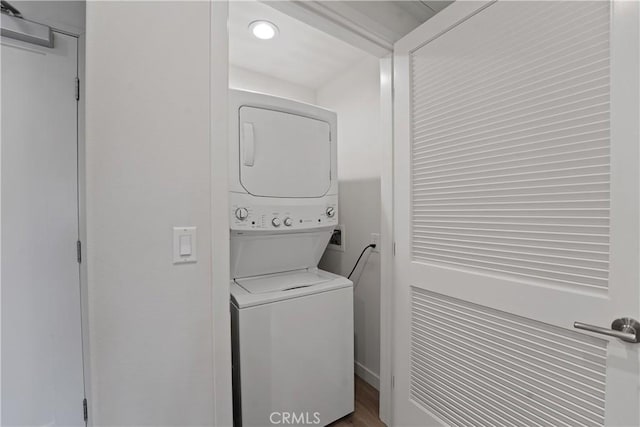 419 N Chandler Ave Unit 305, Monterey Park, CA 91754 - laundry area with stacked washer / drying machine and recessed lighting