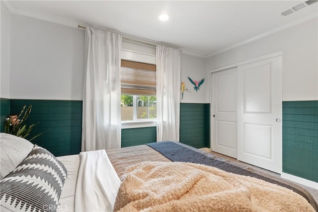 28341 Heather Green Way, Menifee, CA 92584 - bedroom with crown molding, a closet, wainscoting, and recessed lighting