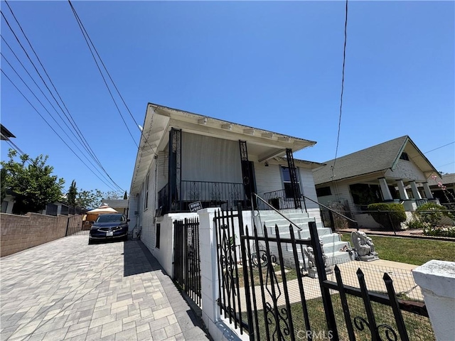 1521 Bridge St, Los Angeles, CA 90033 - view of front facade featuring a fenced front yard