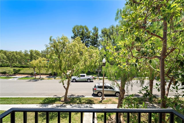61 Silverado, Irvine, CA 92618 - view of yard featuring a balcony