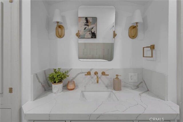 3649 Mount Vernon Dr, View Park, CA 90008 - bathroom with vanity