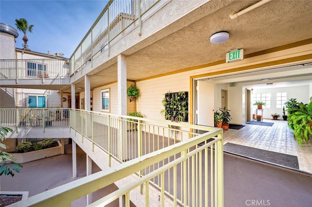 645 Chestnut Ave Unit 202, Long Beach, CA 90802 - view of patio / terrace