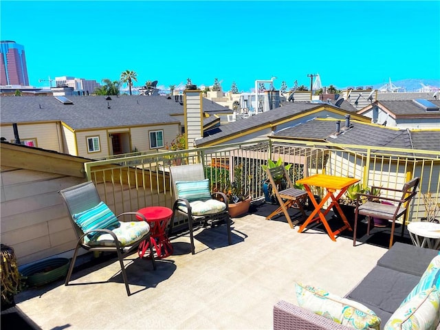 645 Chestnut Ave Unit 202, Long Beach, CA 90802 - view of patio featuring a balcony