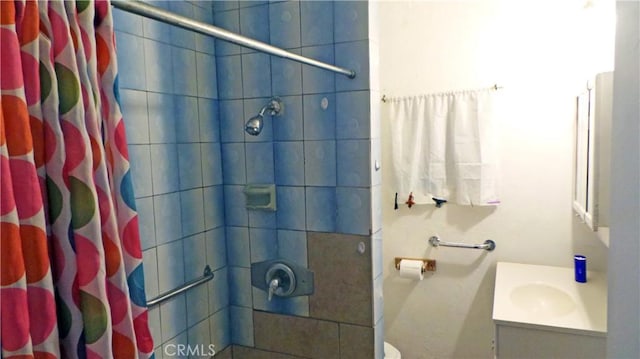 13912 Daventry St, Pacoima, CA 91331 - bathroom with vanity, tiled shower, and toilet