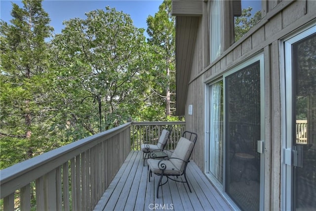 1192 Evergreen Ln, Lake Arrowhead, CA 92352 - view of wooden terrace