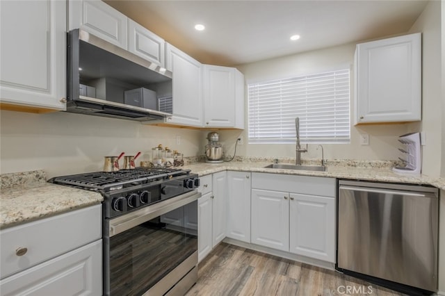 2052 Chenault Pl, Simi Valley, CA 93065 - kitchen featuring stainless steel appliances, a sink, light wood-style flooring, white cabinetry, and recessed lighting