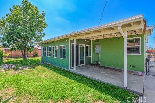 1501 W Baker Ave, Fullerton, CA 92833 - rear view of property with a patio area