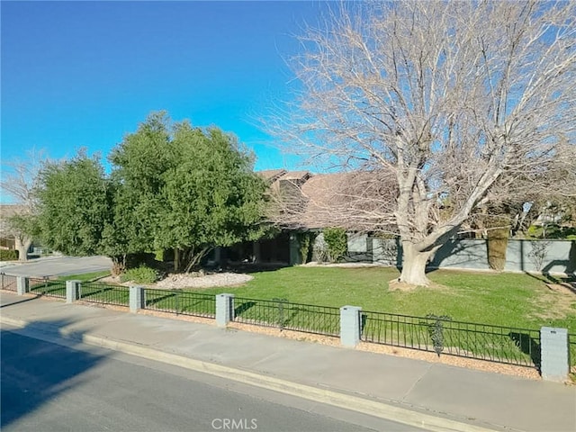42722 20th St W, Lancaster, CA 93534 - view of property hidden behind natural elements featuring a fenced front yard