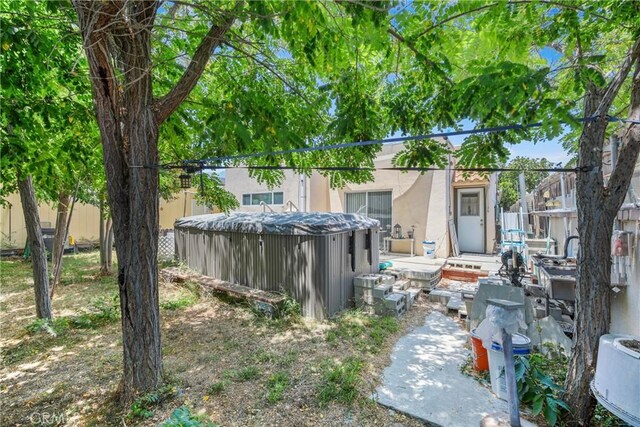 546 E 220th St, Carson, CA 90745 - view of yard with a hot tub