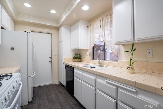 1643 Golden Tree Ct Unit C, Corona, CA 92879 - kitchen featuring a sink, a tray ceiling, black dishwasher, gas range gas stove, and white cabinets