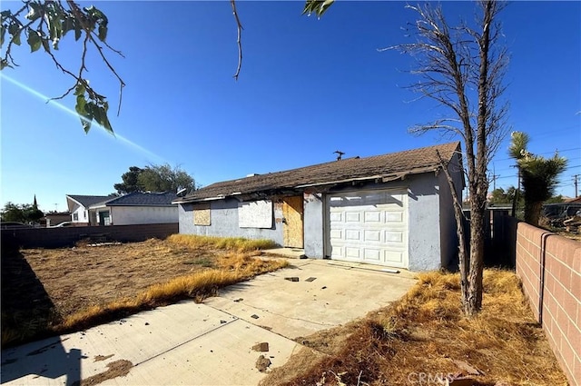 1918 Barstow Rd, Mojave, CA 93501 - ranch-style house with stucco siding and concrete driveway