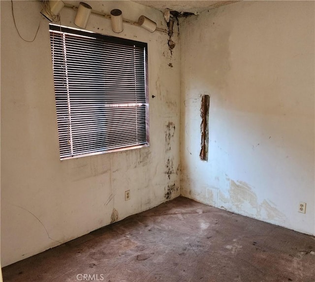 411 N Brannick Unit B, Los Angeles, CA 90063 - spare room with concrete floors