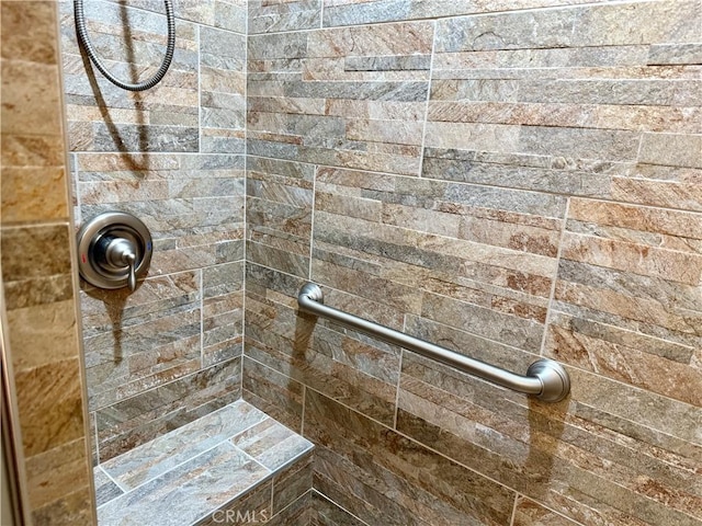 18083 Deodar St, Hesperia, CA 92345 - full bathroom with tiled shower