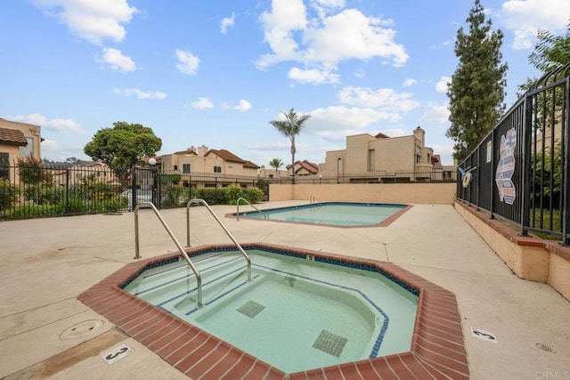1380 E Washington Ave Unit 2, El Cajon, CA 92019 - community pool with a hot tub and a patio area