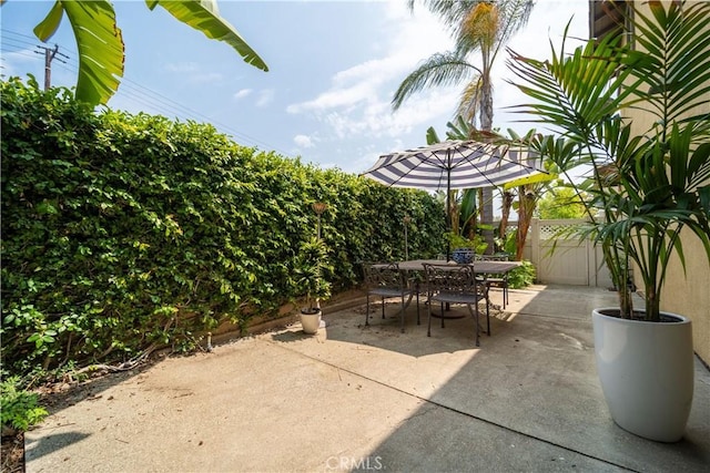 1803 Chambers Ct, Fullerton, CA 92833 - fenced backyard featuring a patio area and outdoor dining area