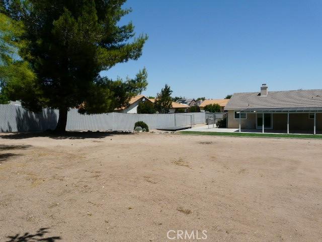 15193 Farmington St, Hesperia, CA 92345 - photo 19