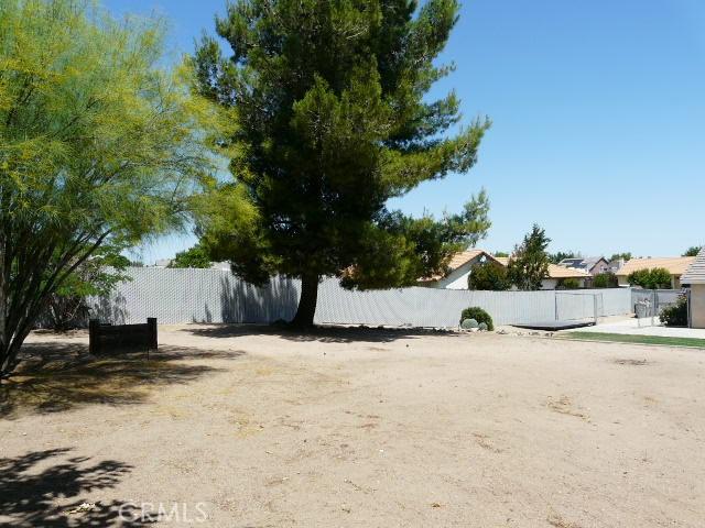 15193 Farmington St, Hesperia, CA 92345 - photo 21