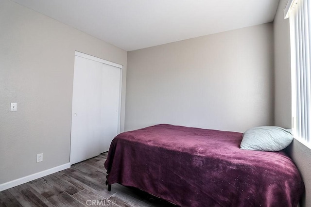 1330 Santa Fe Cir, Needles, CA 92363 - bedroom featuring wood finished floors and baseboards