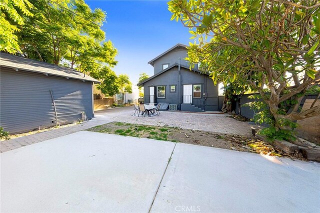 615 S Victoria Ave, Corona, CA 92879 - rear view of property with a patio area