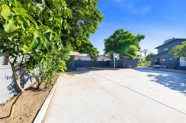 615 S Victoria Ave, Corona, CA 92879 - view of street featuring a residential view