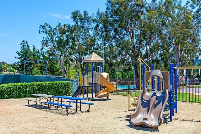 1663 Linda Sue Ln, Encinitas, CA 92024 - view of community play area