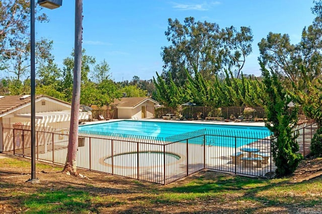 1663 Linda Sue Ln, Encinitas, CA 92024 - community pool with a patio area