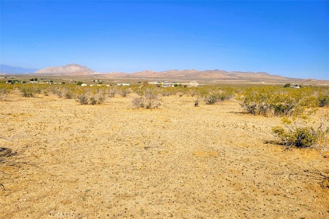 4 Navajo Rd, Apple Valley, CA 92307