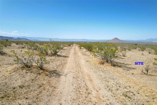 4 Navajo Rd, Apple Valley, CA 92307