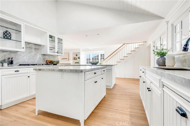 432 Holly St, Laguna Beach, CA 92651 - kitchen featuring a kitchen island, light wood-type flooring, a sink, tasteful backsplash, and lofted ceiling